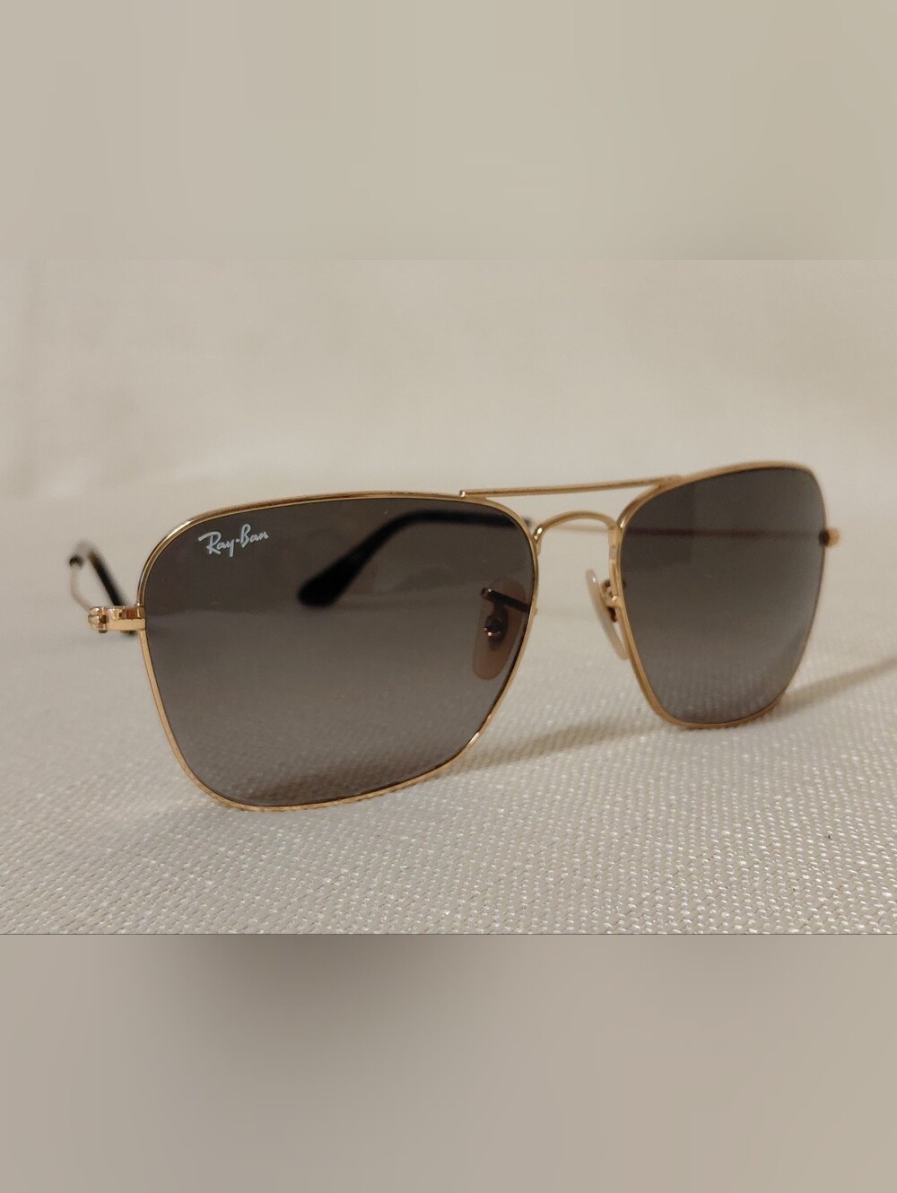 Ray-Ban *Caravan Gold Arista Metal Frame Sunglasses Gray Lenses RB3136 58-015